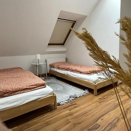 120Qm - 5 Rooms - 2 Bathrooms - Kitchen- Free Parking - Fast Wifi - Yiha Apartment Hannover Exterior photo