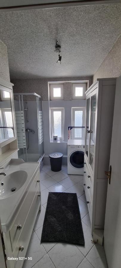 120Qm - 5 Rooms - 2 Bathrooms - Kitchen- Free Parking - Fast Wifi - Yiha Apartment Hannover Exterior photo