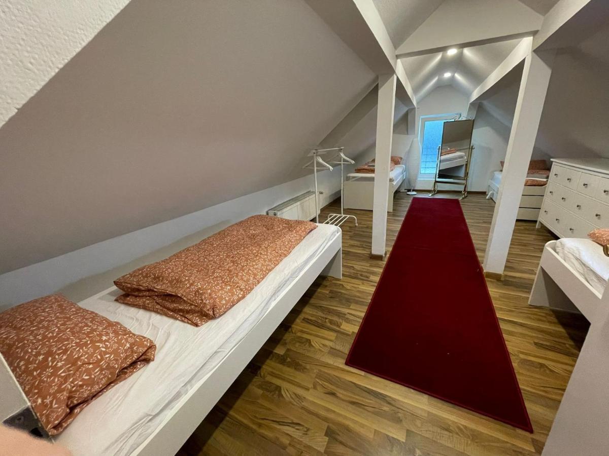 120Qm - 5 Rooms - 2 Bathrooms - Kitchen- Free Parking - Fast Wifi - Yiha Apartment Hannover Exterior photo